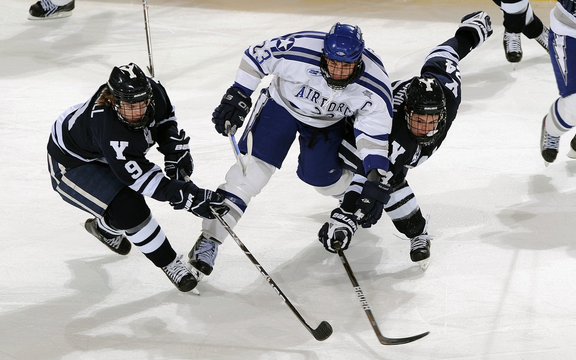 2010年季后赛：雷霆以年轻的阵容奋战，韦斯布鲁克多次“黑马”表现惊艳全场。